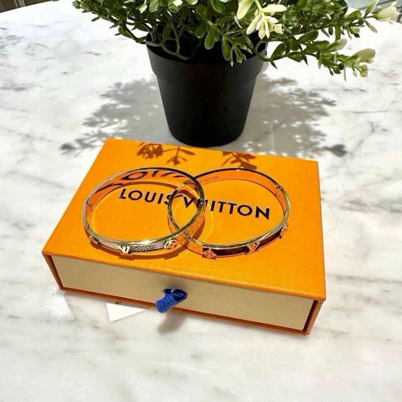 Louis Vuitton Bracelets Refined 256625