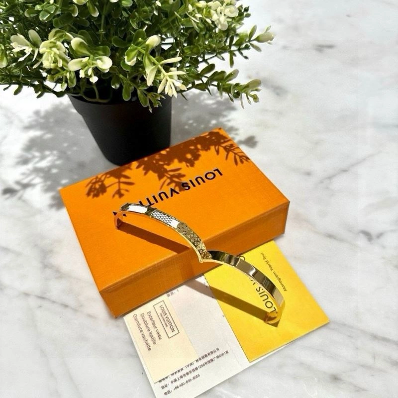 Louis Vuitton Bracelets Refined 256625