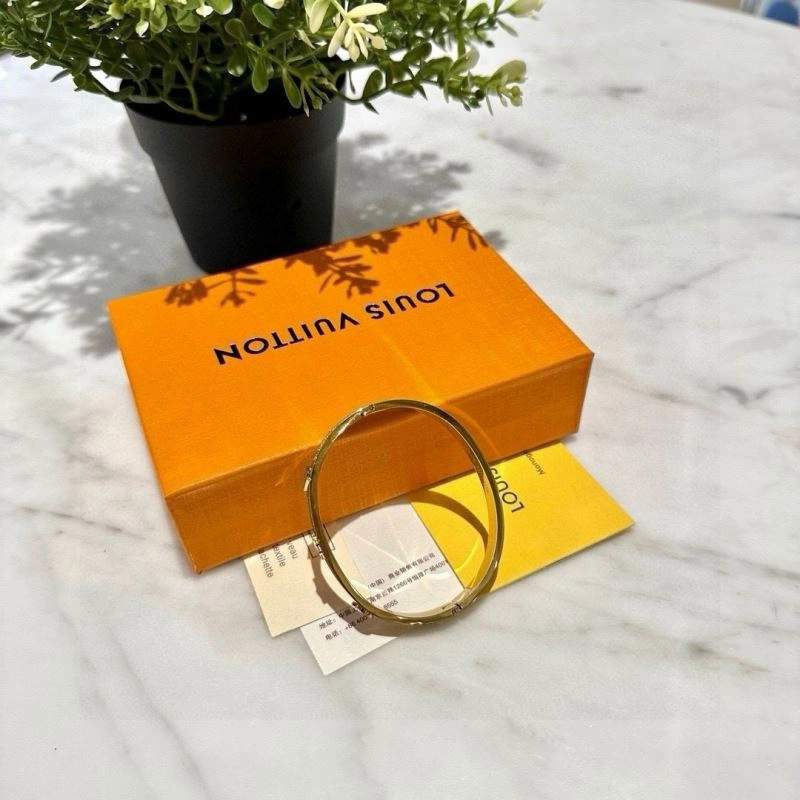 Louis Vuitton Bracelets Refined 256625