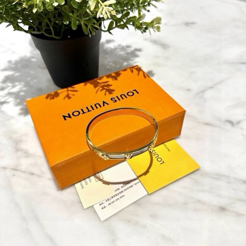 Louis Vuitton Bracelets Refined 256625