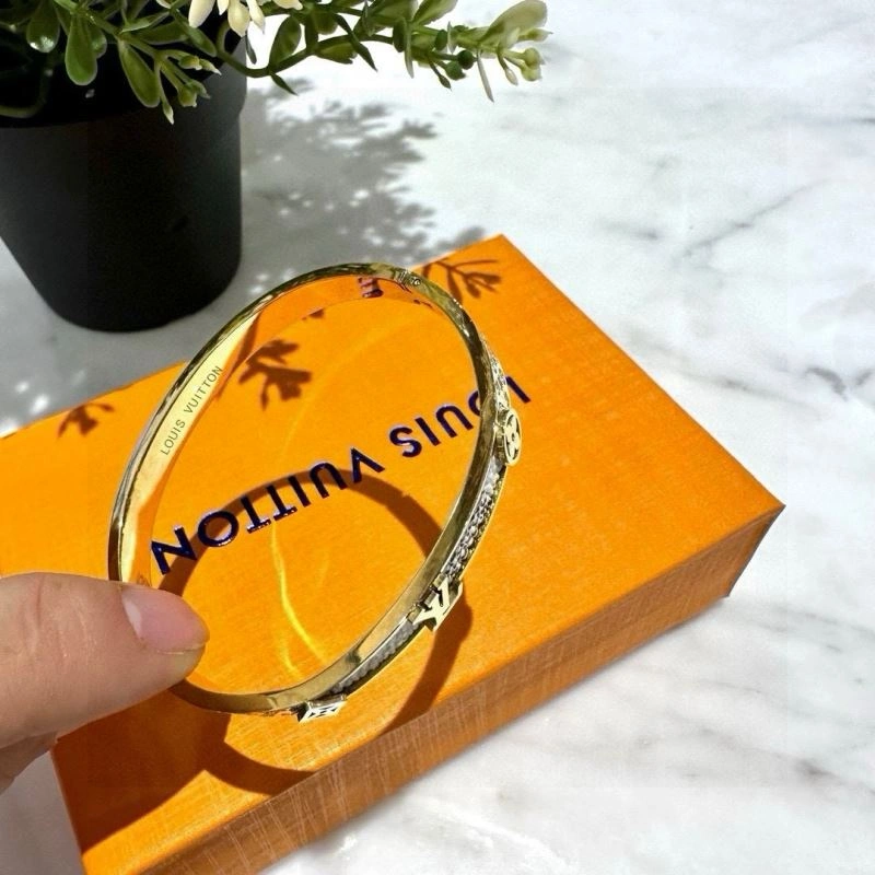 Louis Vuitton Bracelets Refined 256625