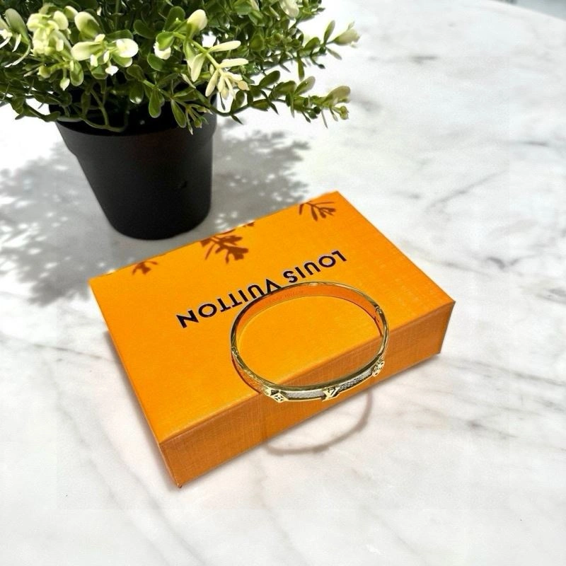 Louis Vuitton Bracelets Refined 256625