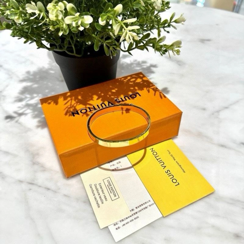 Louis Vuitton Bracelets Refined 256625