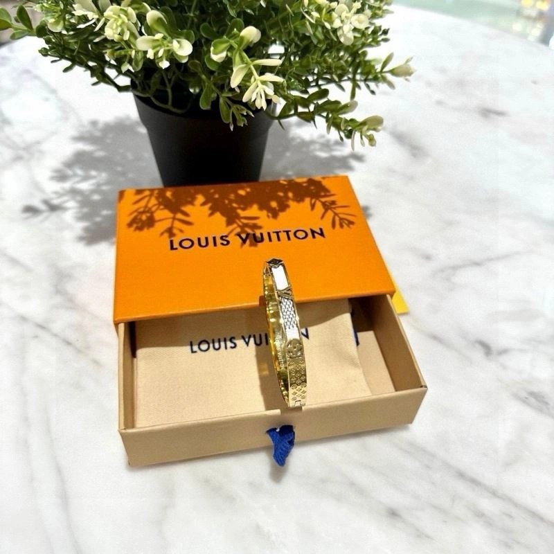 Louis Vuitton Bracelets Refined 256625