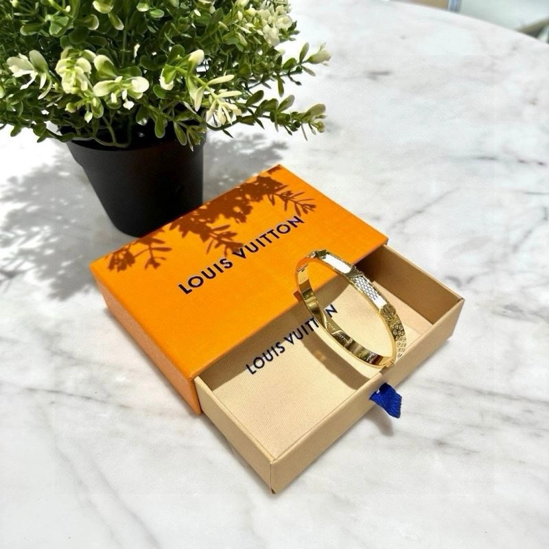 Louis Vuitton Bracelets Refined 256625
