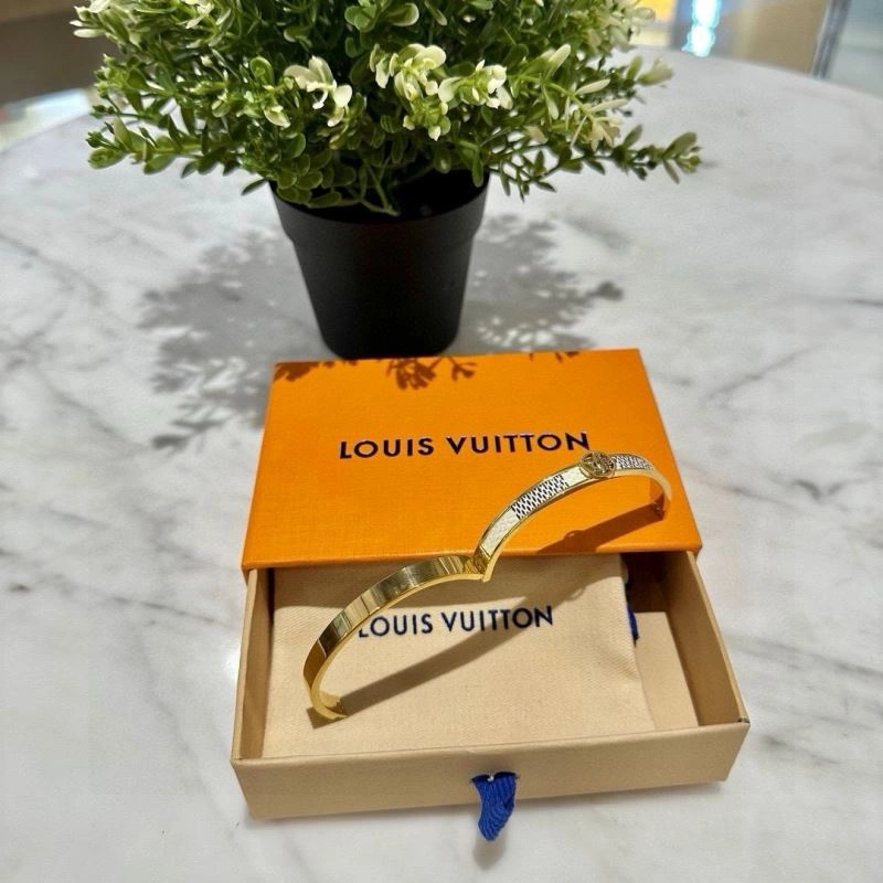 MultiPurpose Louis Vuitton Bracelets 256637