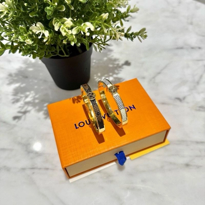 MultiPurpose Louis Vuitton Bracelets 256637
