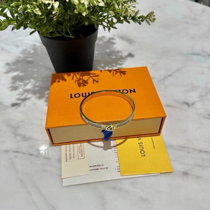 MultiPurpose Louis Vuitton Bracelets 256637