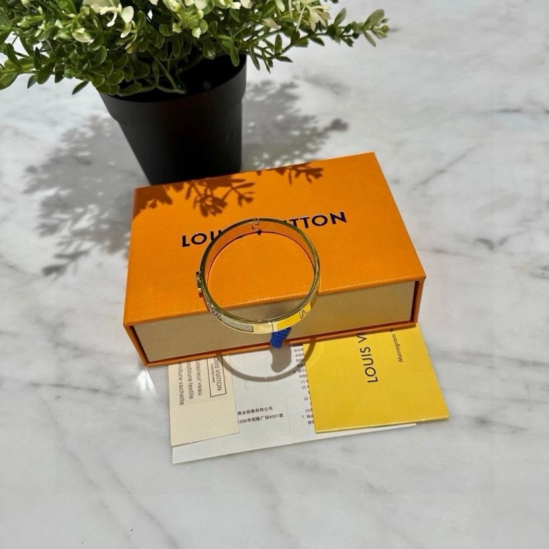 MultiPurpose Louis Vuitton Bracelets 256637