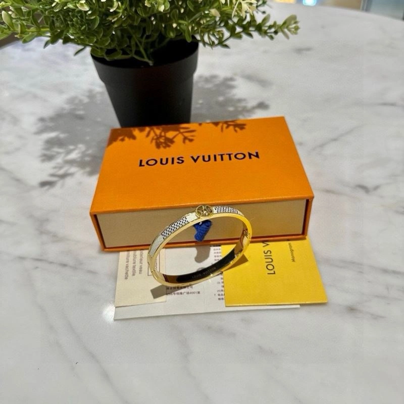 MultiPurpose Louis Vuitton Bracelets 256637