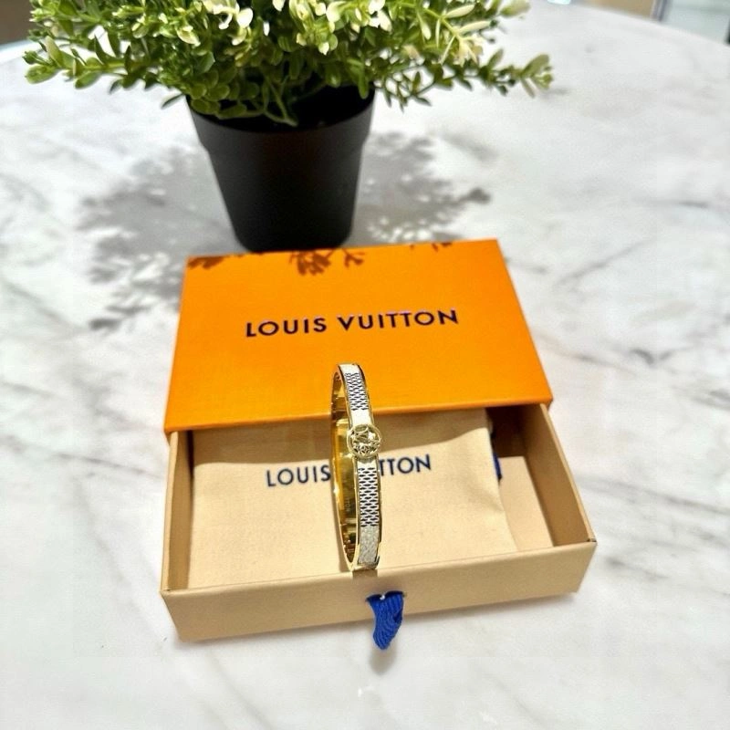 MultiPurpose Louis Vuitton Bracelets 256637
