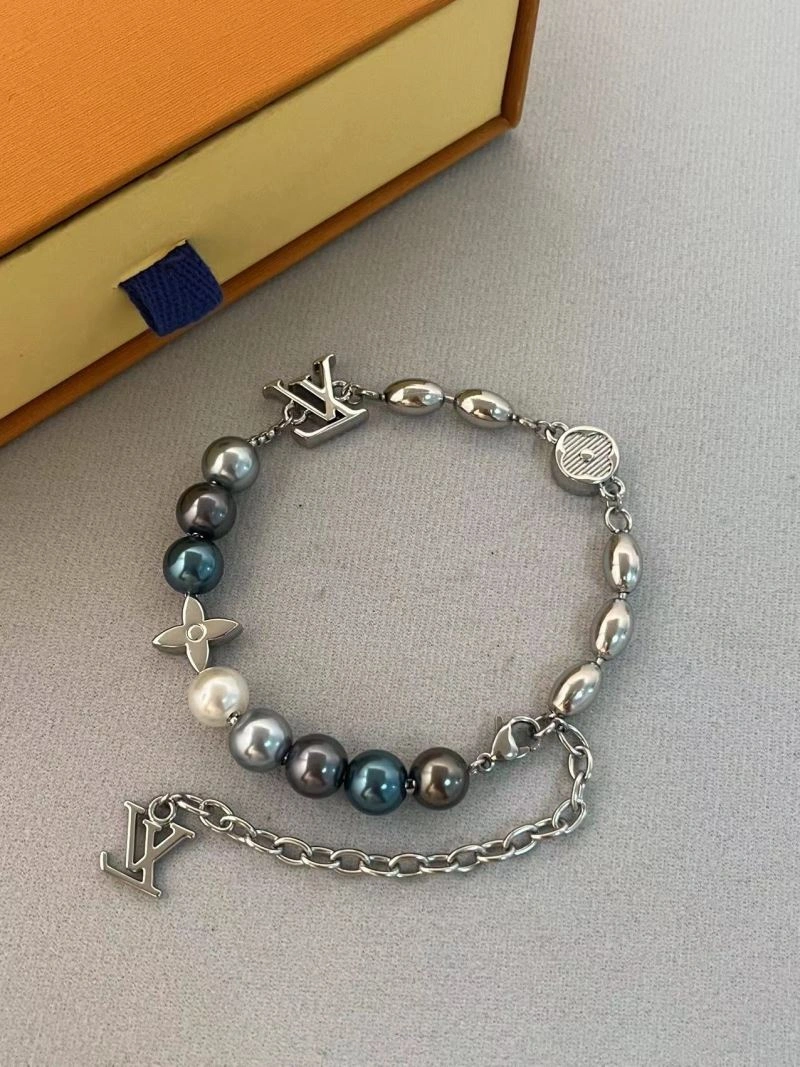 Cozy Louis Vuitton Bracelets 256623