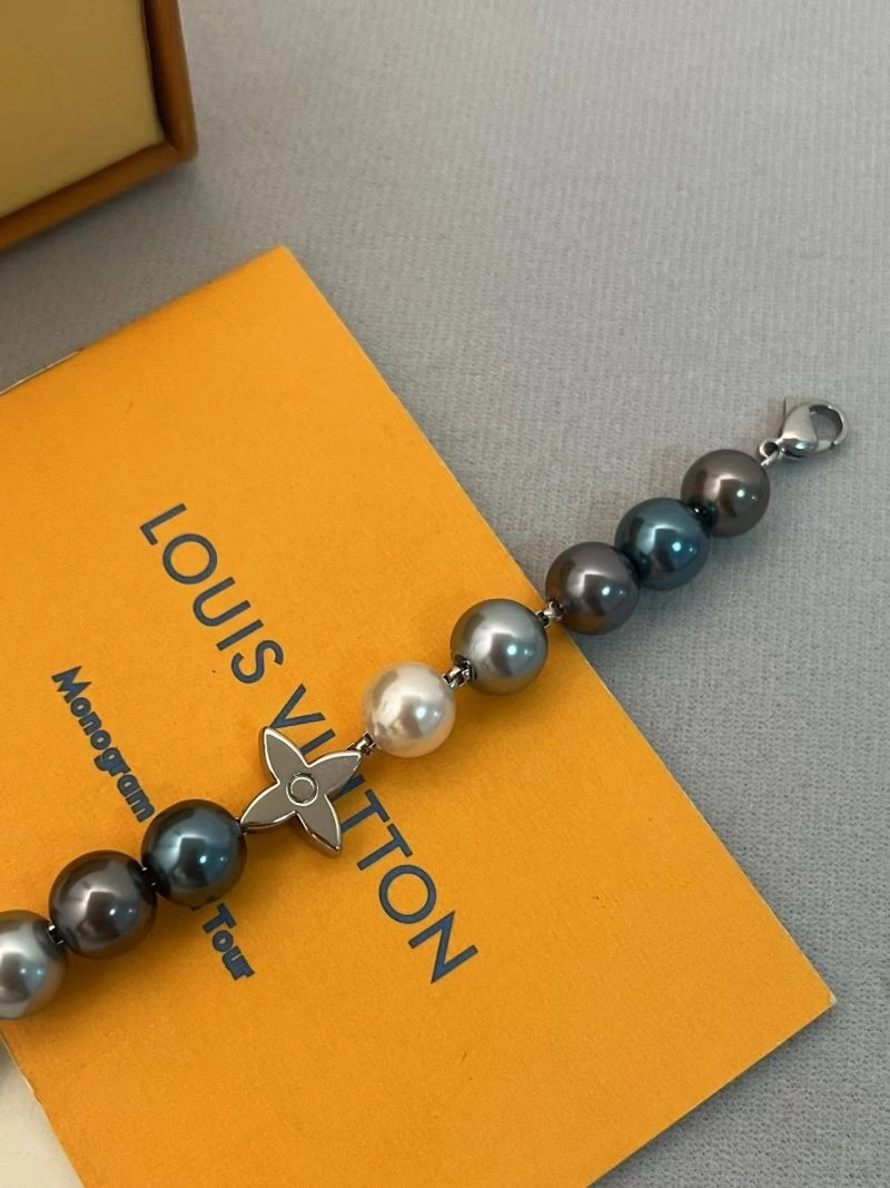 Cozy Louis Vuitton Bracelets 256623