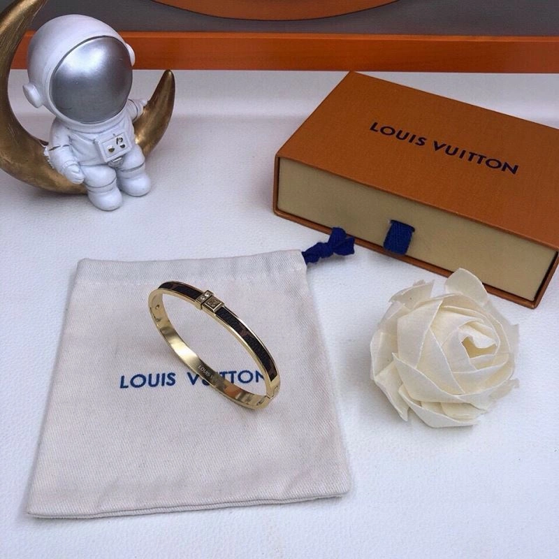 SoftTouch Louis Vuitton Bracelets 256650