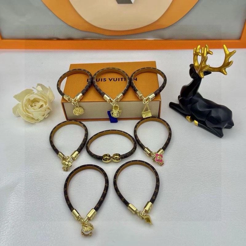 Packable Louis Vuitton Bracelets 256627