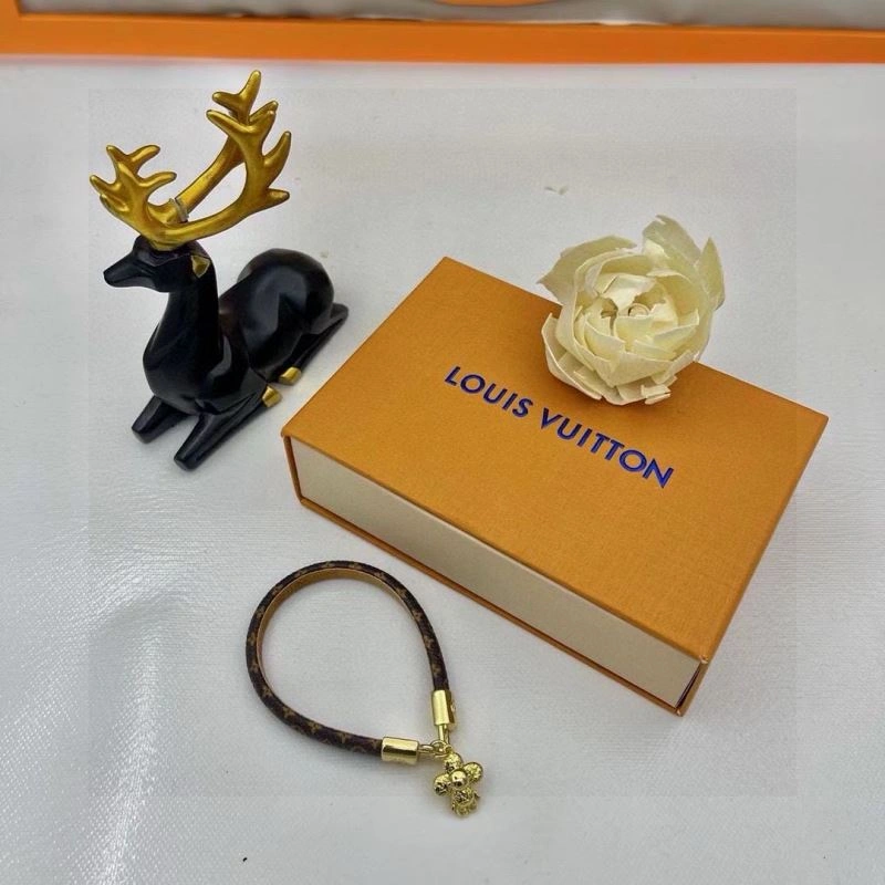 TimelessDesign Louis Vuitton Bracelets 256619