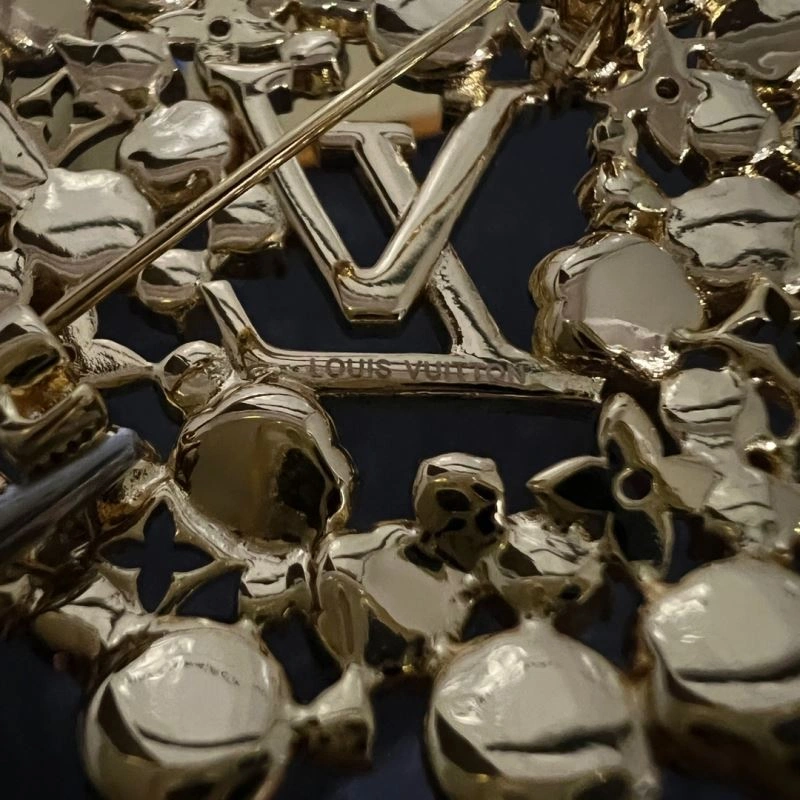 Soft Louis Vuitton Brooches 251723