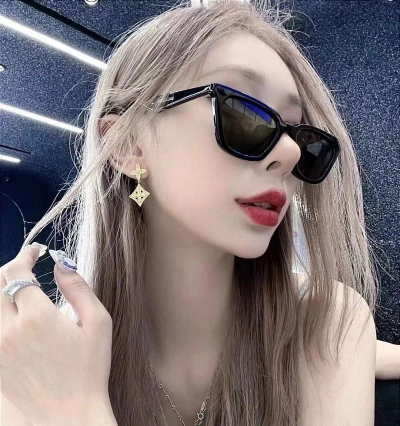 Louis Vuitton Brooches Bold 251727