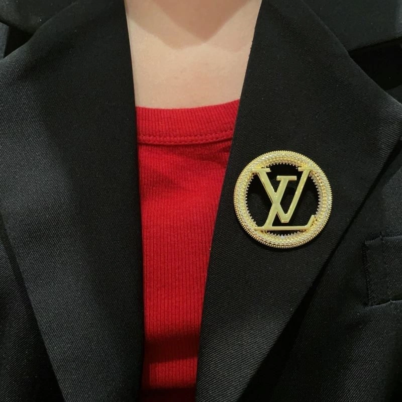 Sophisticated Louis Vuitton Brooches 248646