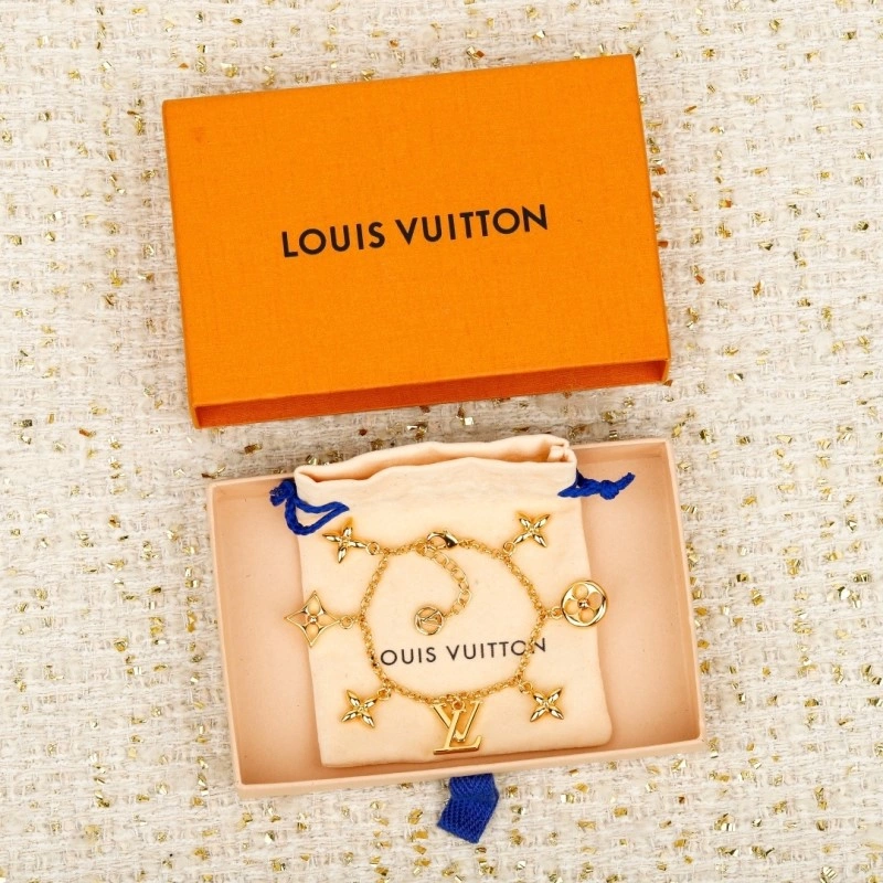 Supportive Louis Vuitton Brooches 248185