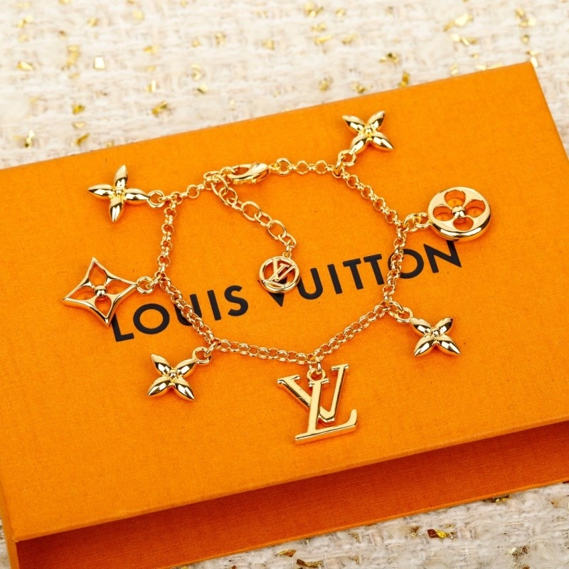 Supportive Louis Vuitton Brooches 248185