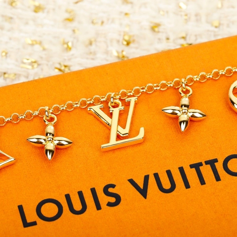 Supportive Louis Vuitton Brooches 248185