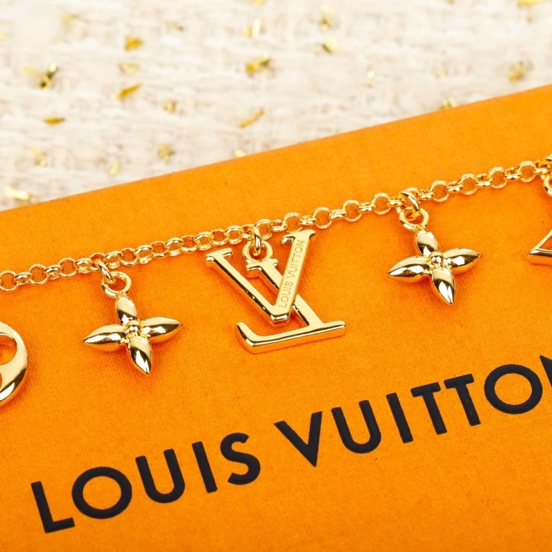Supportive Louis Vuitton Brooches 248185