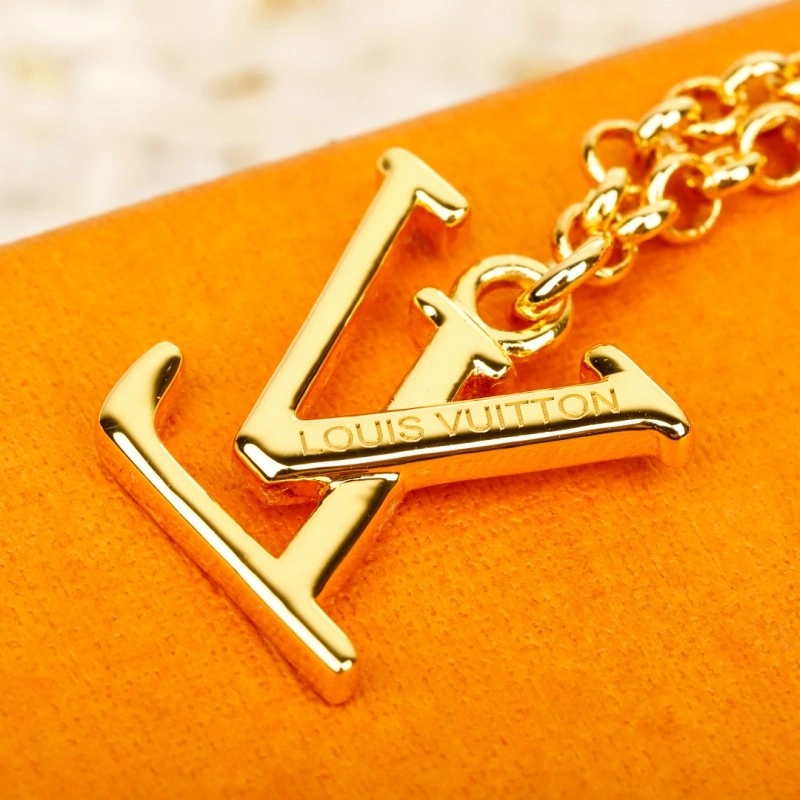 Supportive Louis Vuitton Brooches 248185