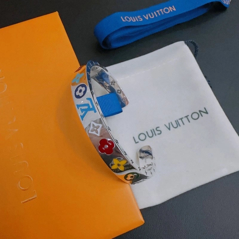 Louis Vuitton Brooches OnTrend 248195