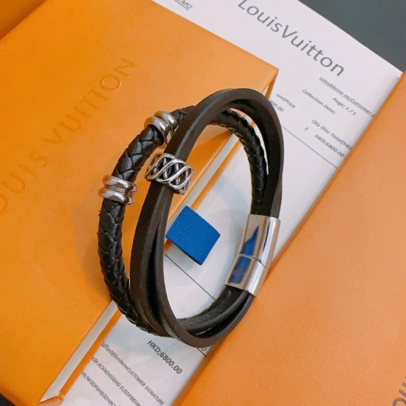 Elegant Louis Vuitton Brooches 248178