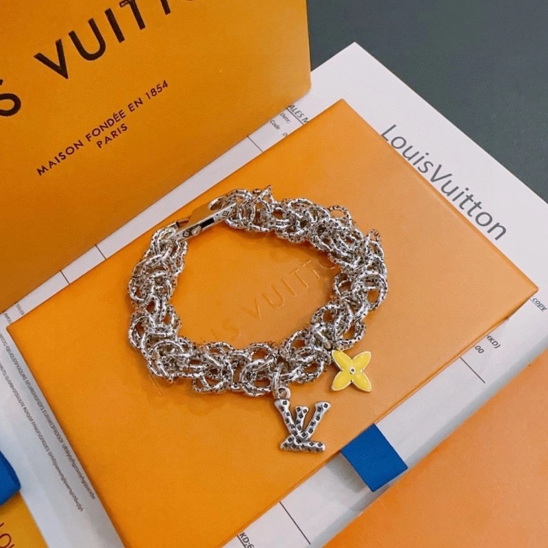 WeatherProof Louis Vuitton Brooches 248171