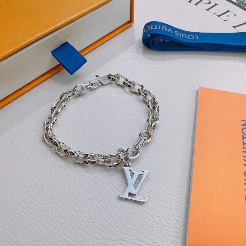 WellDesigned Louis Vuitton Brooches 248170