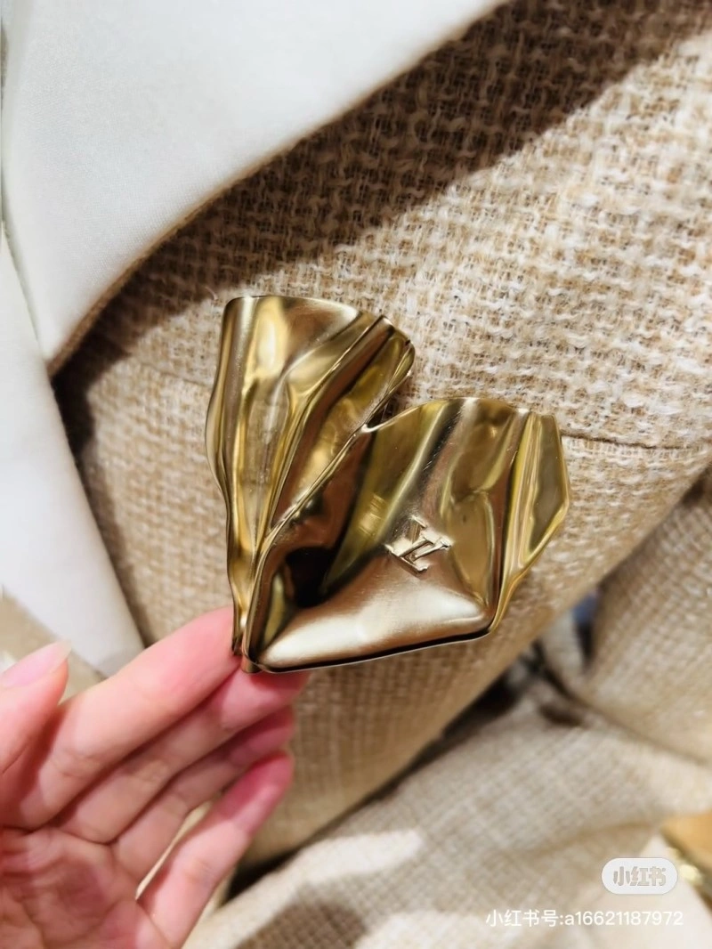 Louis Vuitton Brooches Versatile 248169