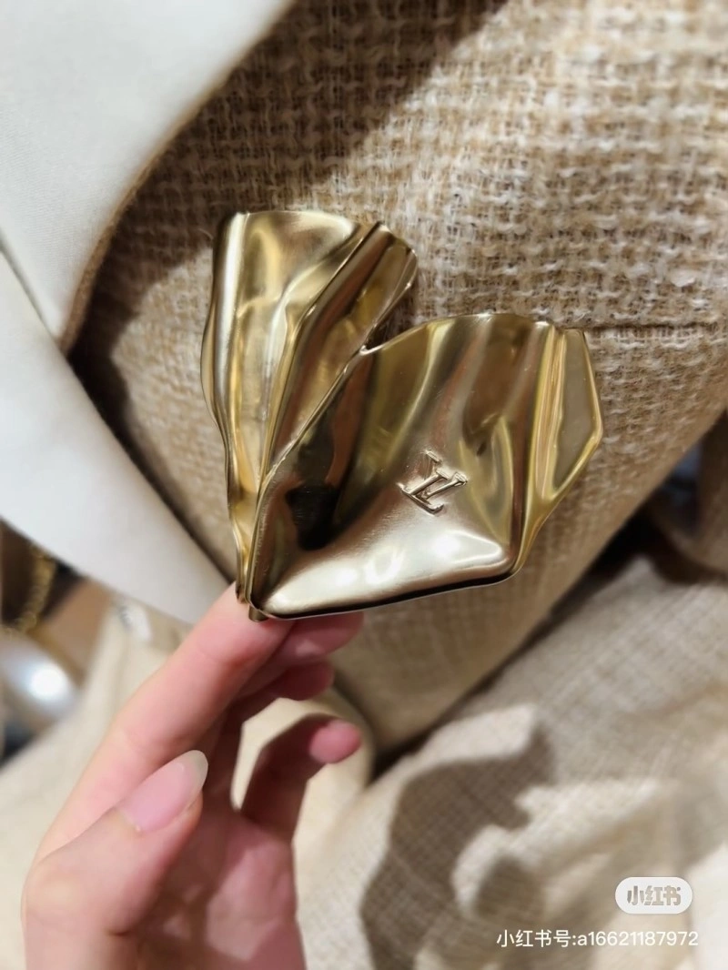 Louis Vuitton Brooches Versatile 248169