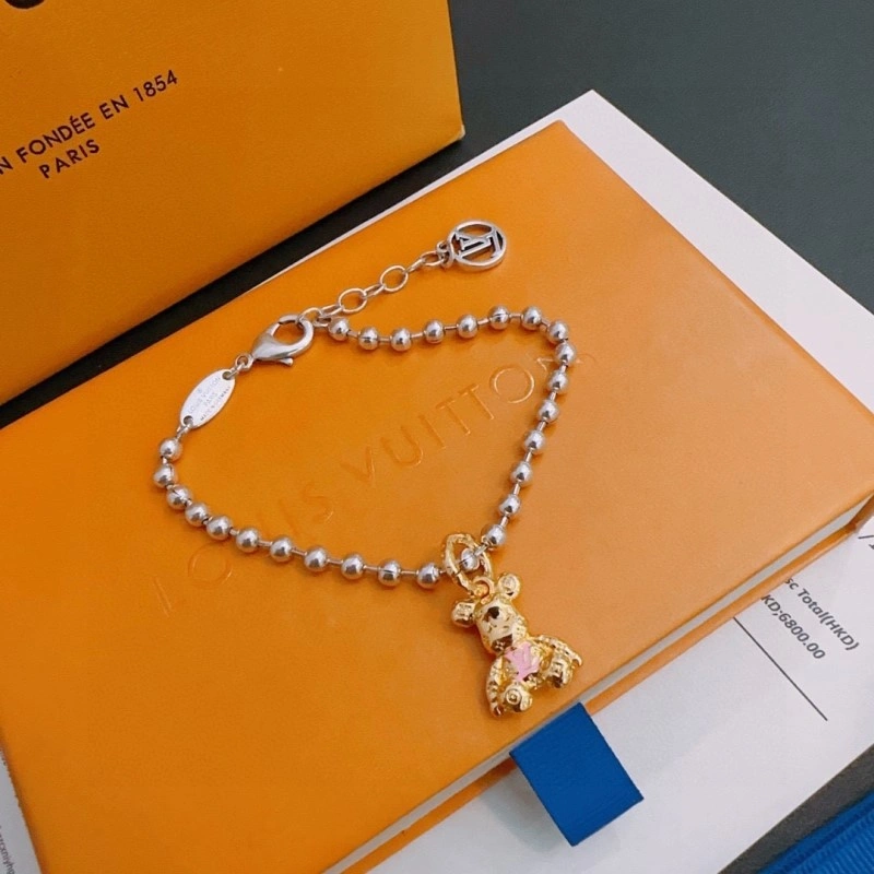 Louis Vuitton Brooches Chic 248143