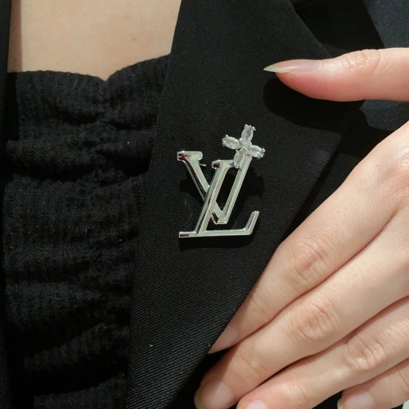 Supportive Louis Vuitton Brooches 248157