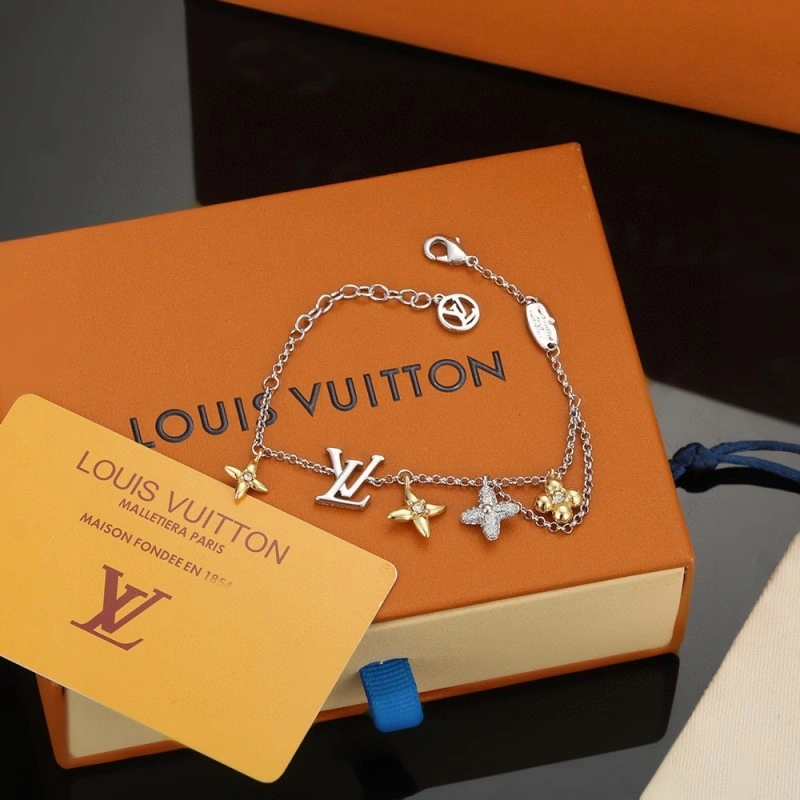 MoistureWicking Louis Vuitton Brooches 248138