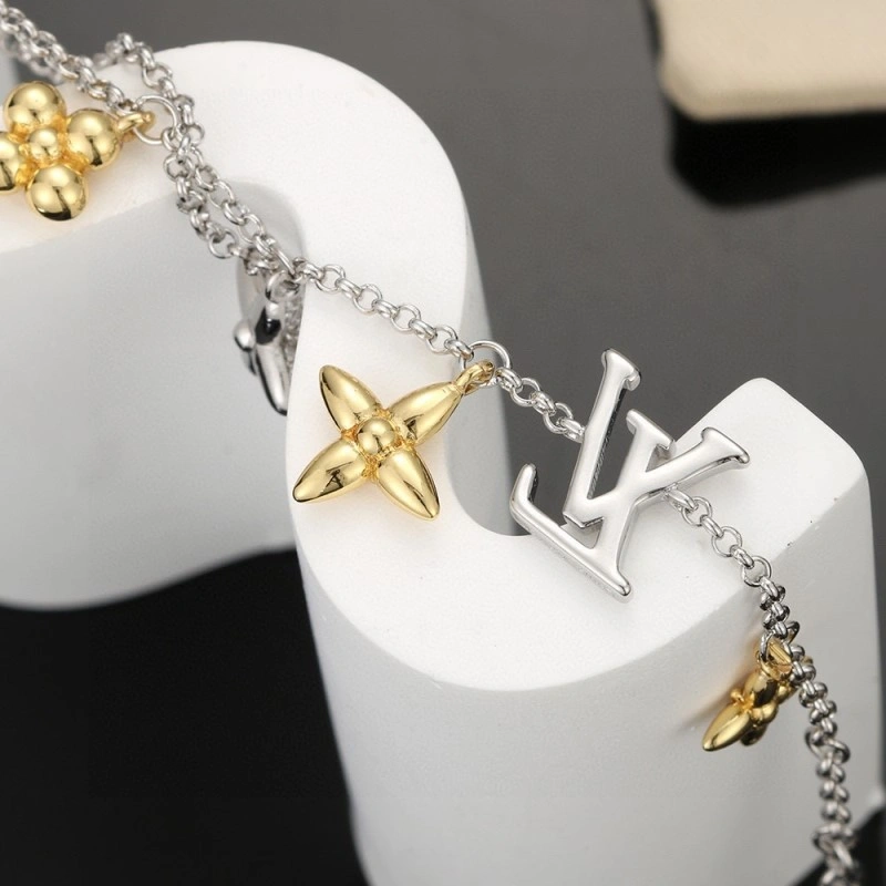 MoistureWicking Louis Vuitton Brooches 248138