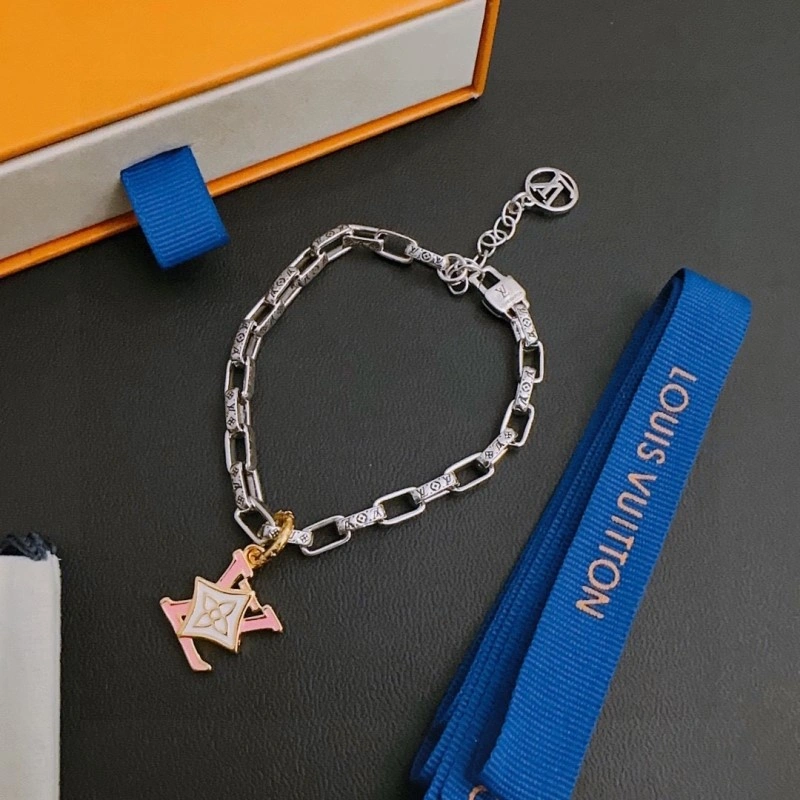 Affordable Louis Vuitton Brooches 248153