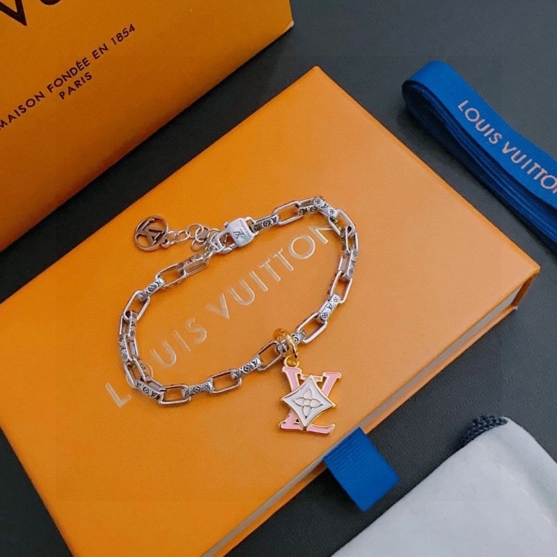 Affordable Louis Vuitton Brooches 248153