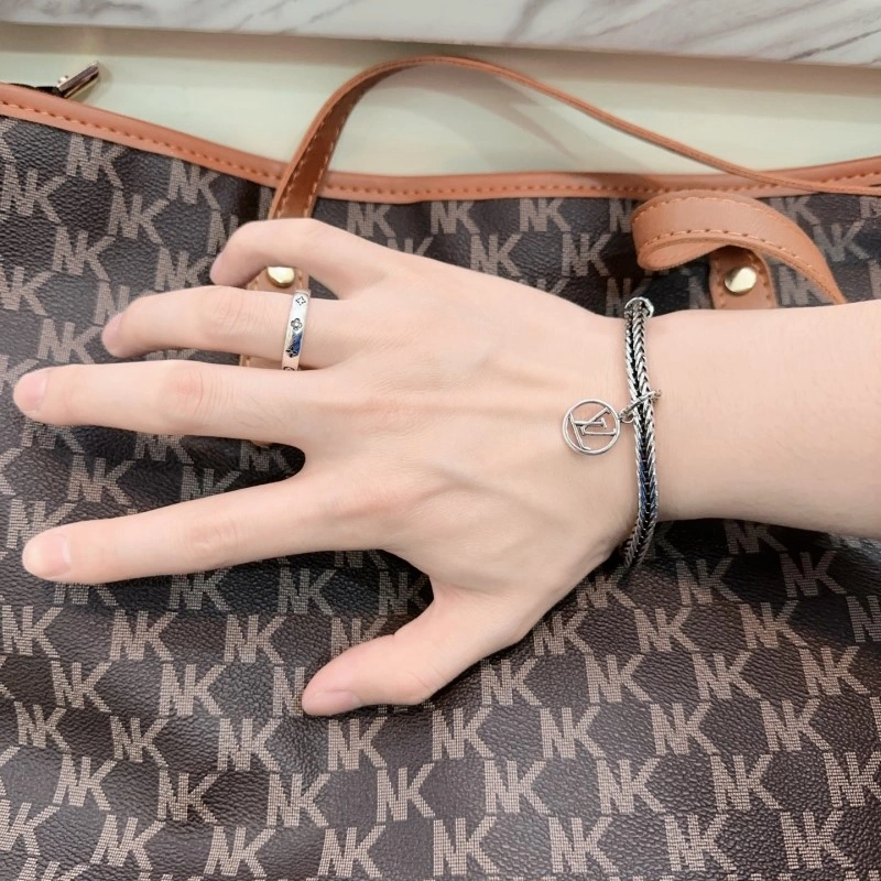 Louis Vuitton Brooches Upgraded 248114