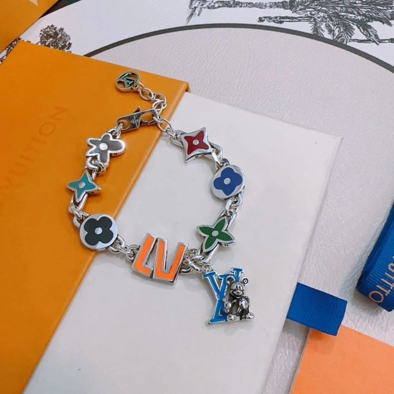 OdorResistant Louis Vuitton Brooches 248110