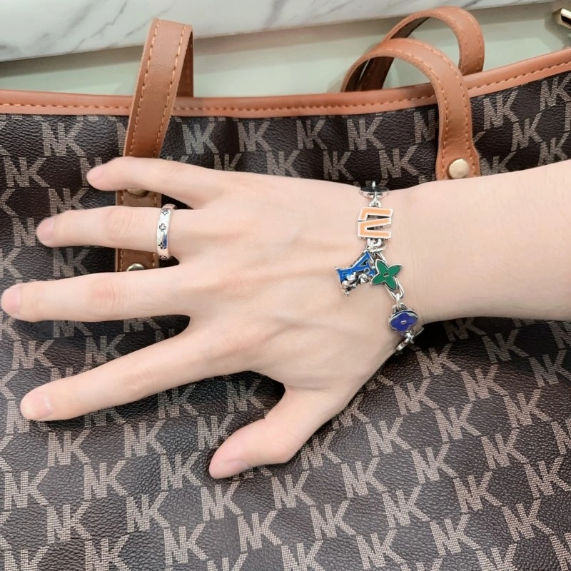 OdorResistant Louis Vuitton Brooches 248110