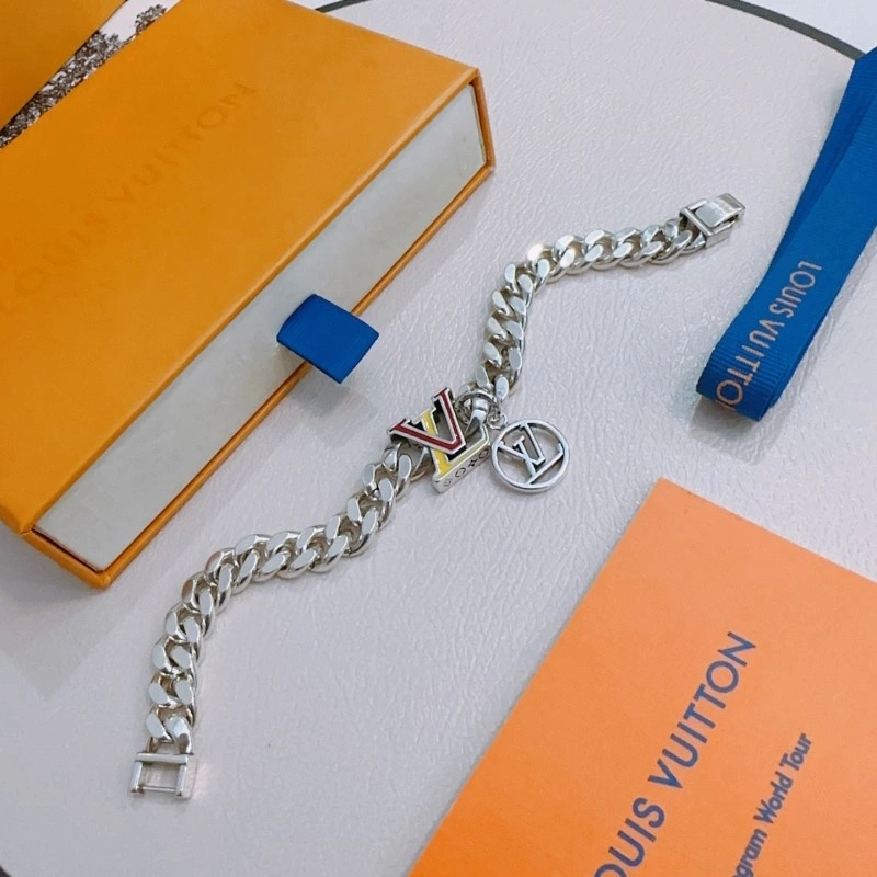Elegant Louis Vuitton Brooches 248115