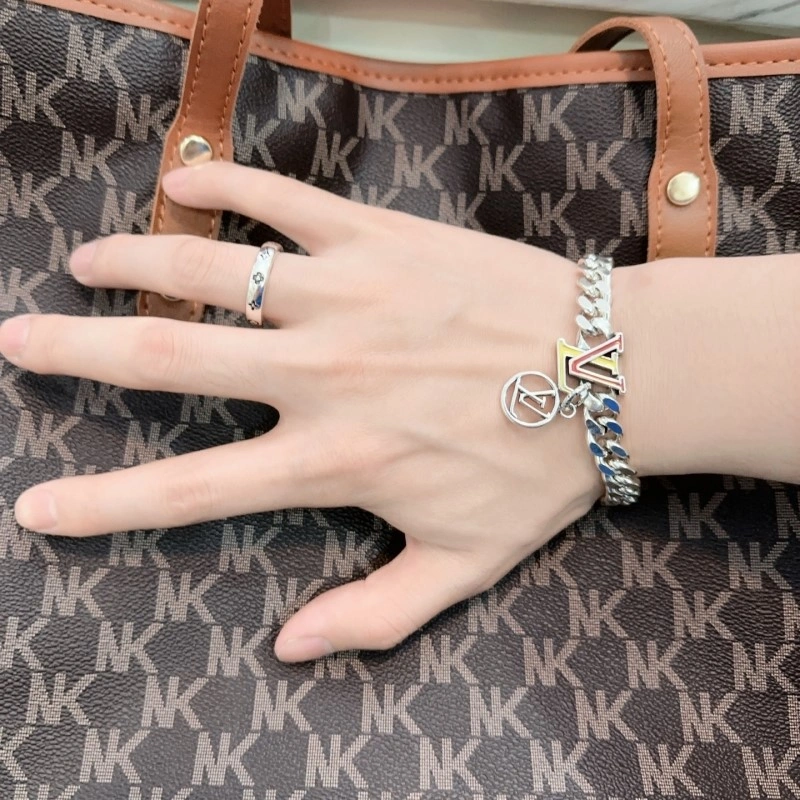 Elegant Louis Vuitton Brooches 248115
