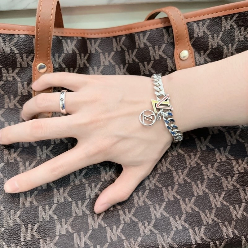 Elegant Louis Vuitton Brooches 248115