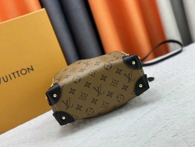 Flexible Louis Vuitton Bucket Bags 80481