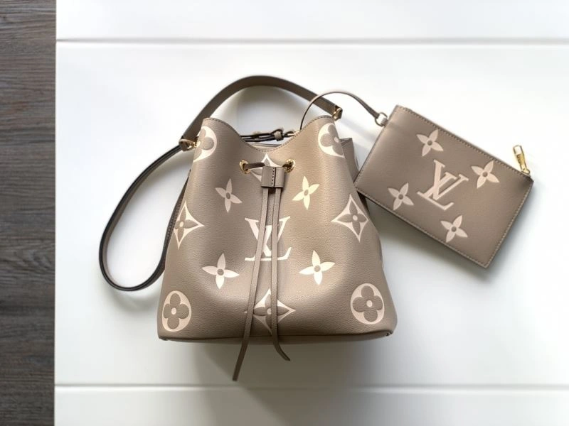 Neat Louis Vuitton Bucket Bags 94395
