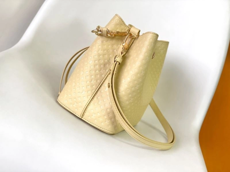Louis Vuitton Bucket Bags Snug 94394