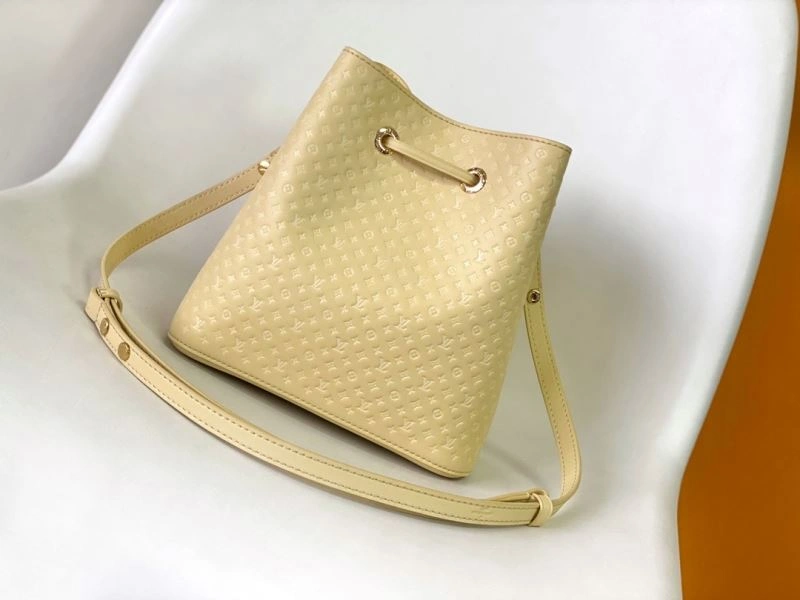 Louis Vuitton Bucket Bags Snug 94394